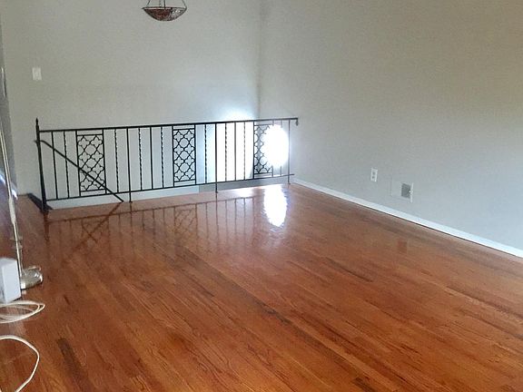 3rd image of 246 Beach 130th St Floor 1