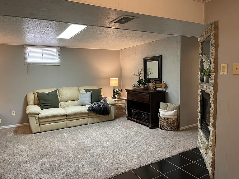 2104 Oakwood Ln — Photo 7