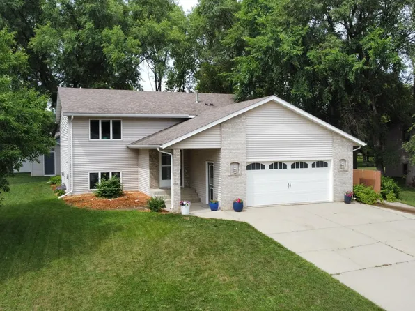 210 Ridgecrest Dr, Cannon Falls, MN 55009