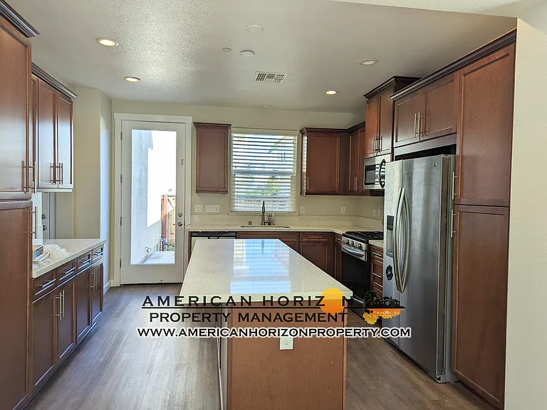 4849 Holden Dr — Photo 6