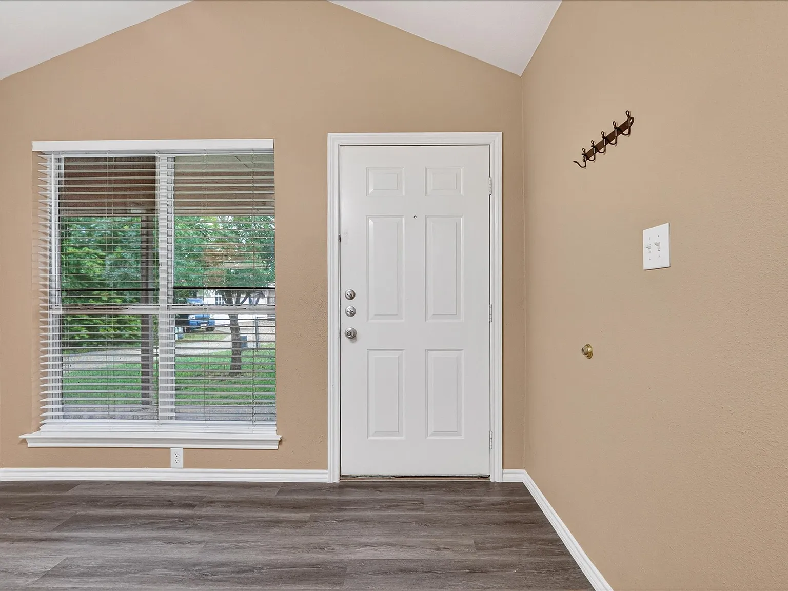 3 bed, 1378 sqft, $1,850 — Photo 4