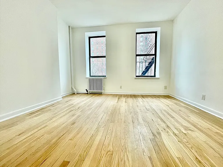 638 E 14th St #5 — Photo 9