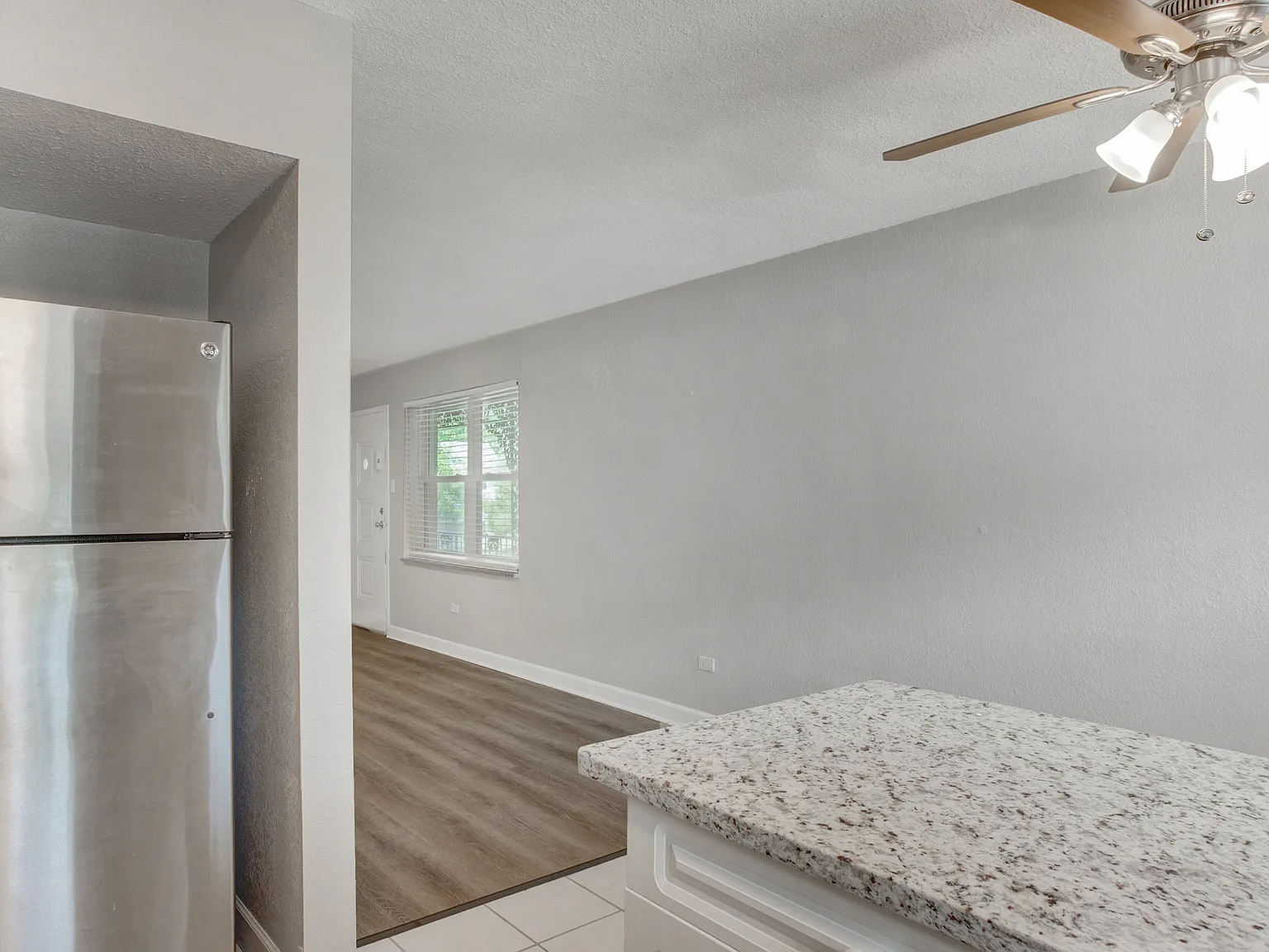 2 bed, 800 sqft, $1,295 — Photo 2