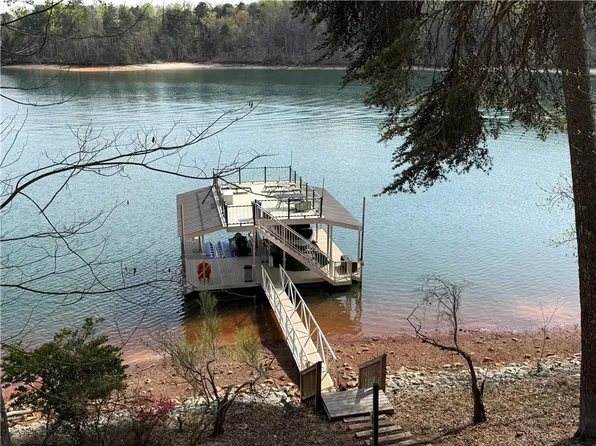 9480 Lisa Cir, Gainesville, GA 30506