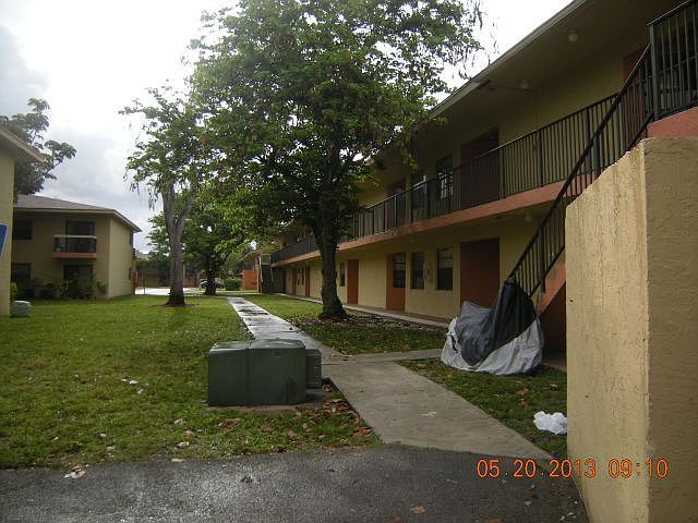 1st image of 4145 Lakeside Dr