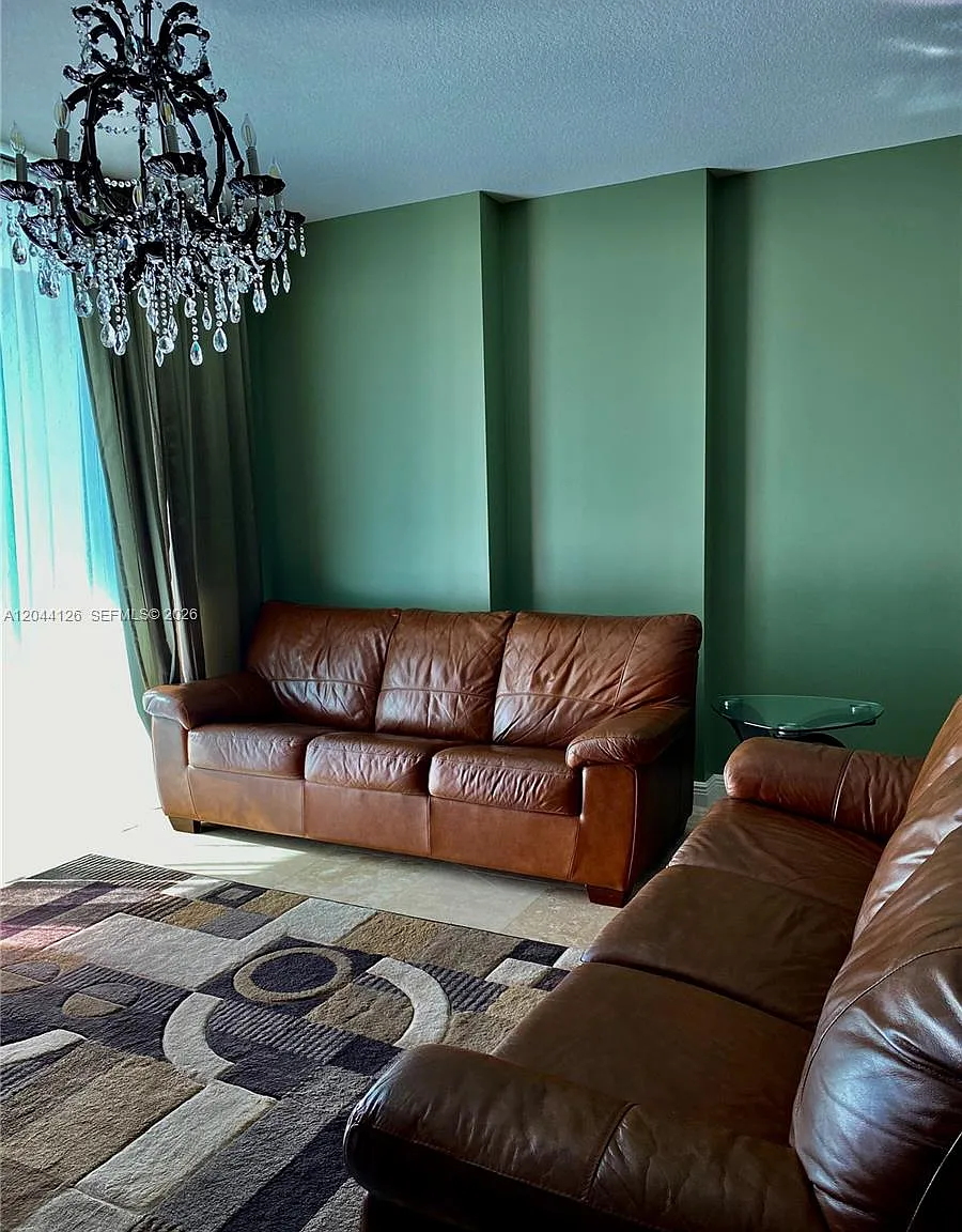 Duo Condominium West — Photo 3