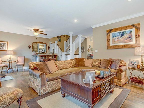 3rd image of 62 Villas Dr