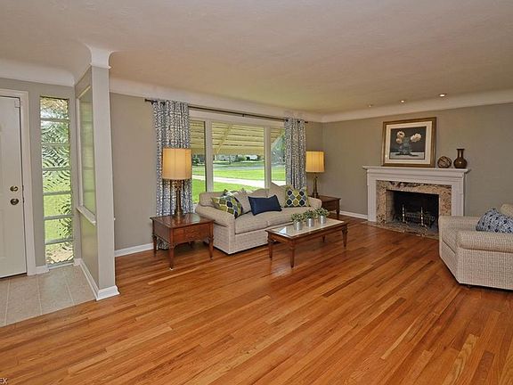 3rd image of 23148 Hilliard Blvd