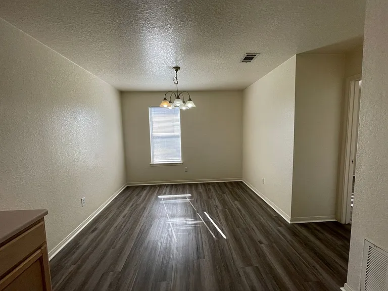 1606 Dugger Cir #D — Photo 7