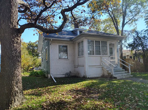 1323 N Linden Ave, Waukegan, IL 60085