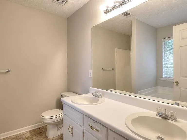 4160 Janel Ln — Photo 15