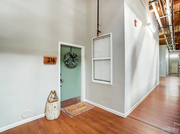 201 S Hoskins Rd APT 216, Charlotte, NC 28208