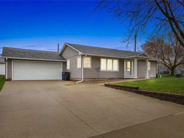 104 E 11th St, Tipton, IA 52772