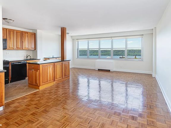 3rd image of 555 Kappock St APT 24K