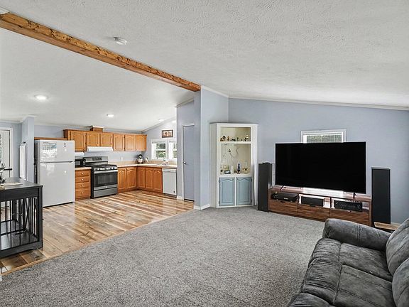 3rd image of 1695 Quaker Ave