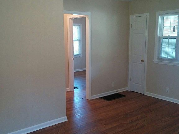 4th image of 1300 N Lynn St