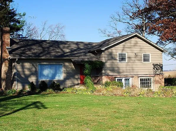 10874 E Flagg Rd, Rochelle, IL 61068