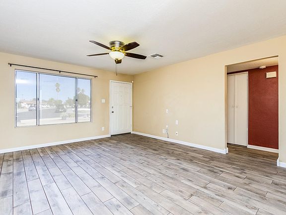 3rd image of 4009 W Wagon Wheel Dr