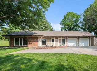 7612 NW Valley Rd, Parkville, MO 64152