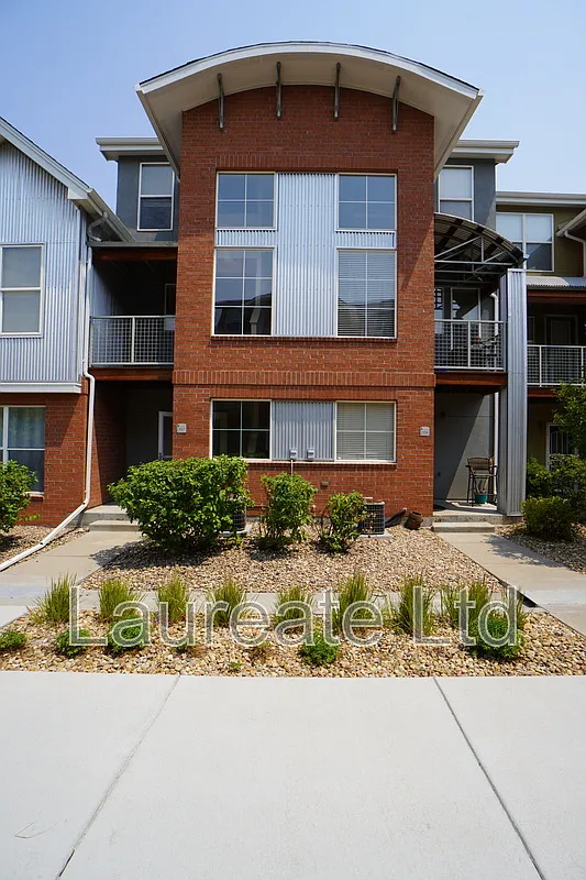 1 bed, 1.5 bath, 912 sqft, $1,650 — Photo 1