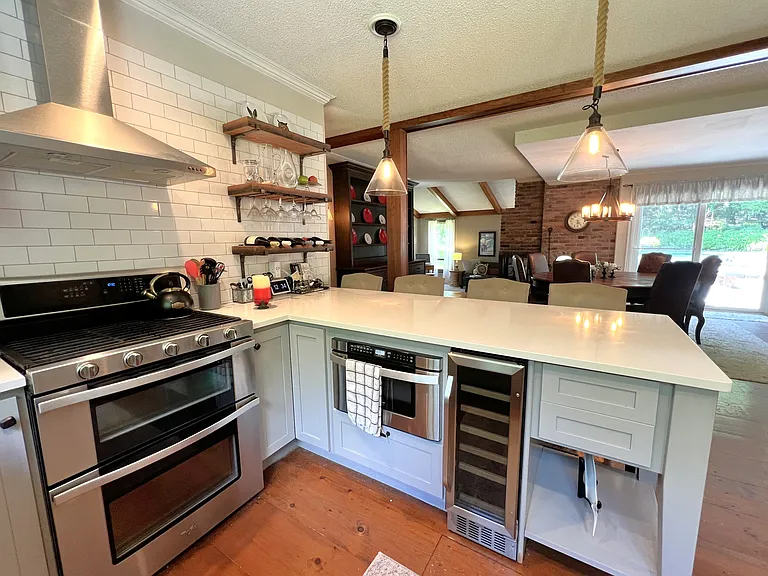 565 Moulton Ln — Photo 8