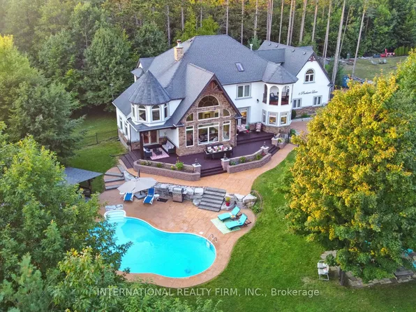 6 Pinehurst Ln, Springwater, ON L9X 0C7