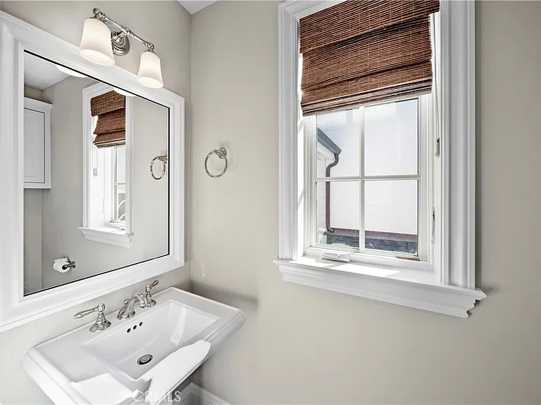 515 1/2 Narcissus Ave — Photo 23