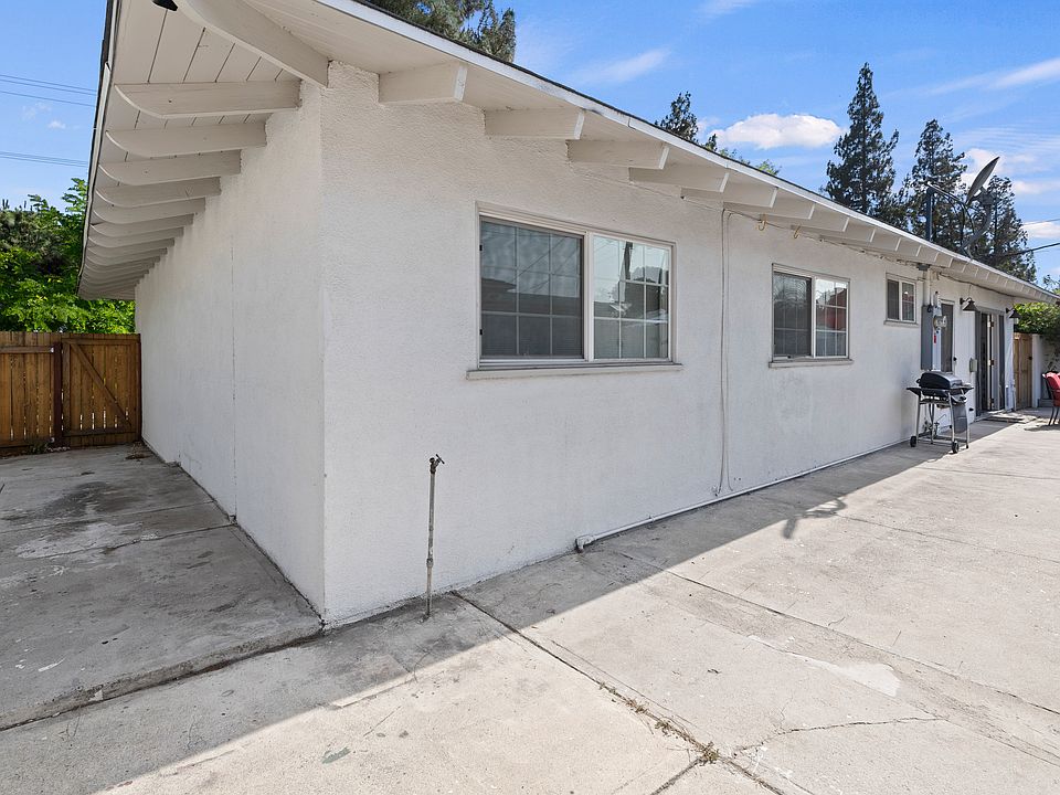 2nd image of 22507 Saticoy St