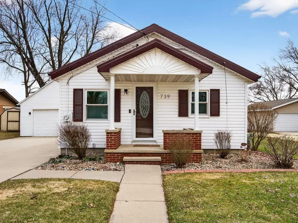 739 Park St, Wrightstown, WI 54180