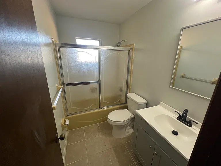 817 W Florence Ave — Photo 12