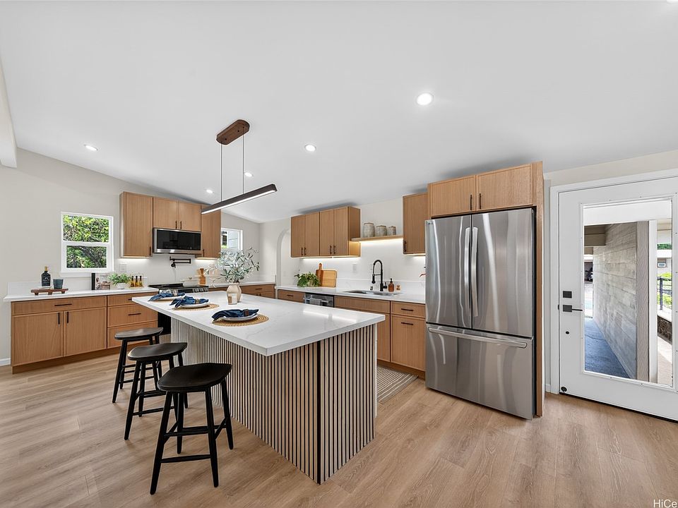 1st image of 286 Hoomalu St