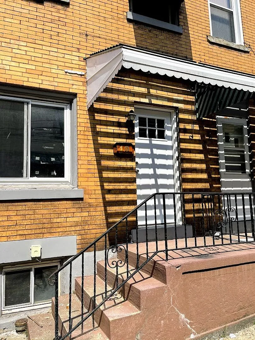 10 Edith Pl photo 1