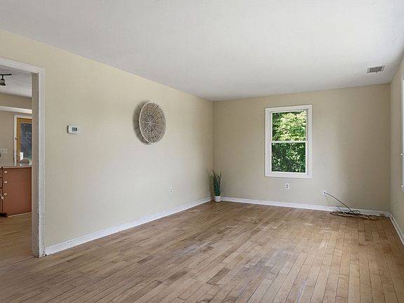 3rd image of 24 Washington St
