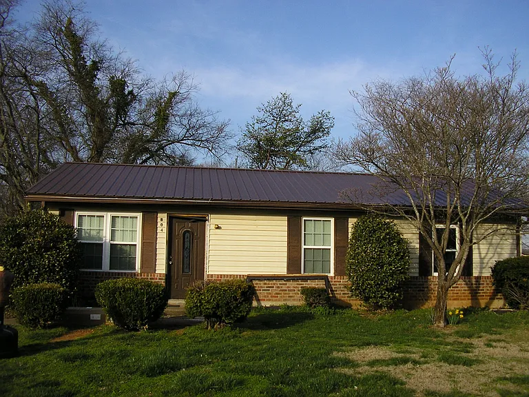 804 W Town Ct — Photo 1