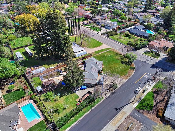 5th image of 1 Eldridge Ave