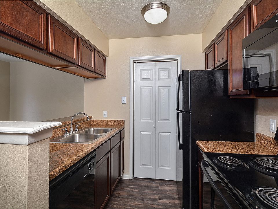 Townhome - Kitchen