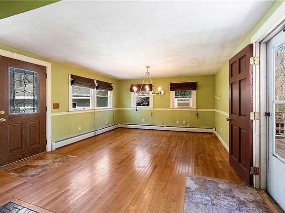 3rd image of 571 Stony Fort Rd N