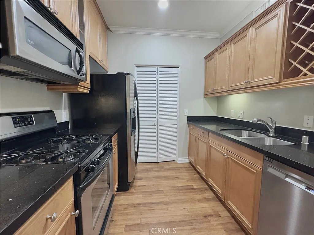 1 bed, 648 sqft, $2,550 — Photo 3