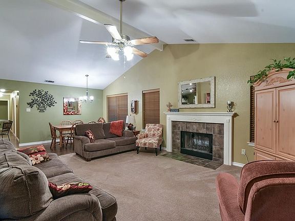3rd image of 4122 Meadow Park Dr