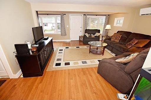 5th image of 64 Barnes Ave