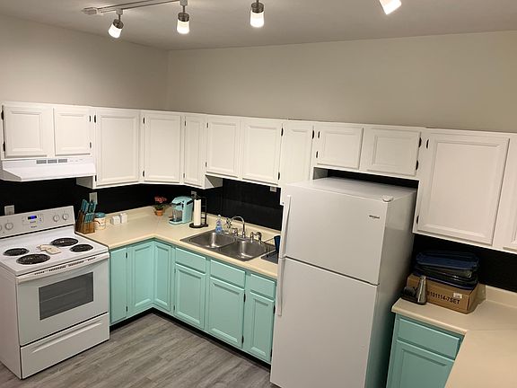 Large Kitchen, New Appliances