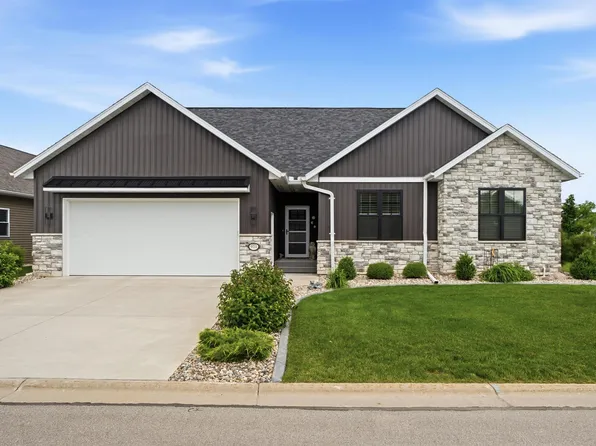 901 Clover Ct, Menasha, WI 54952