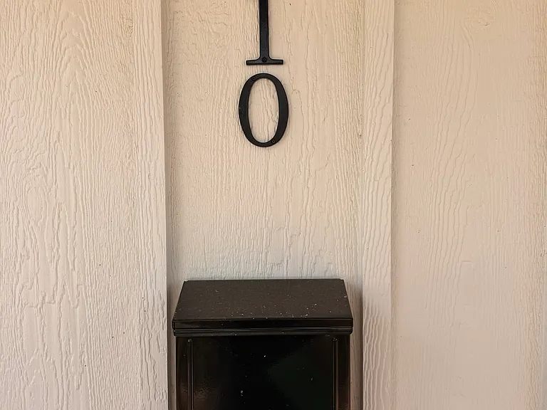 310 W Mimosa Dr — Photo 1