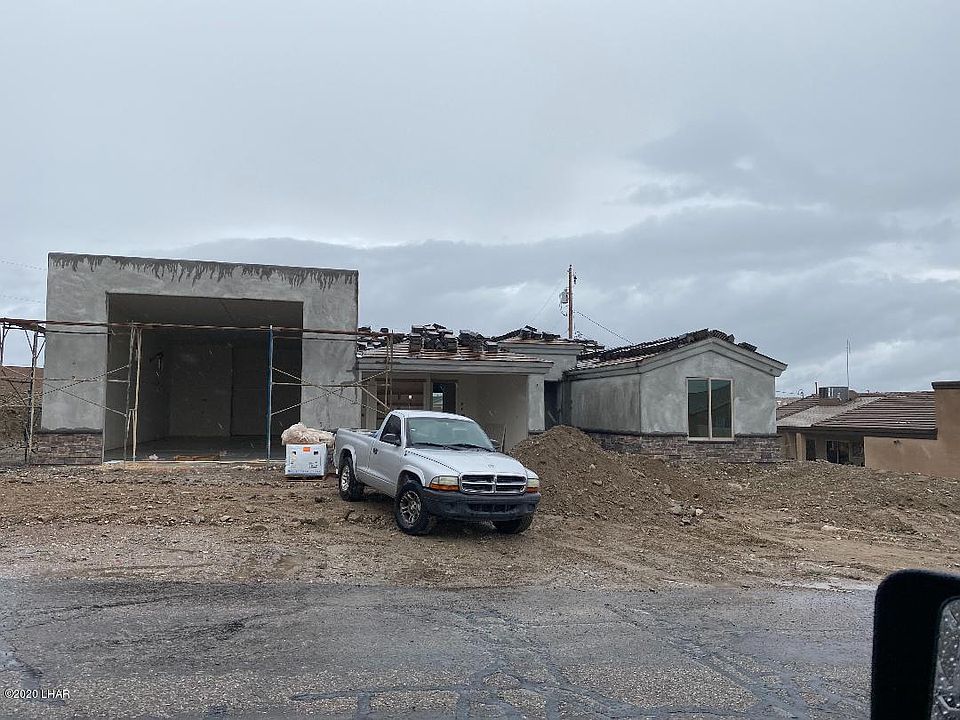 2nd image of 3040 Palisades Dr