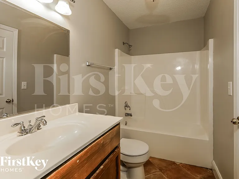 3021 Bowron Rd — Photo 17