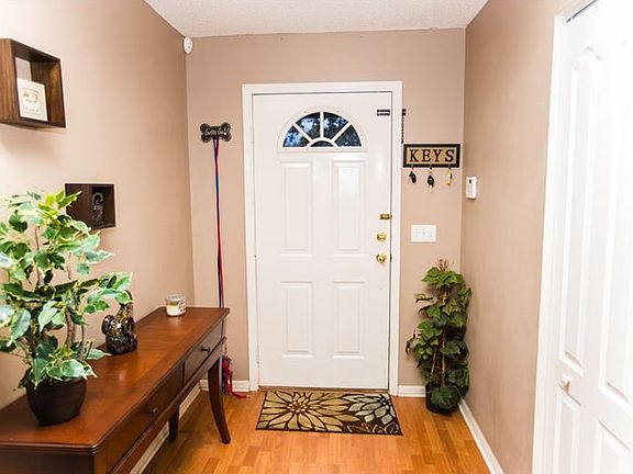 3rd image of 1002 Malletwood Dr