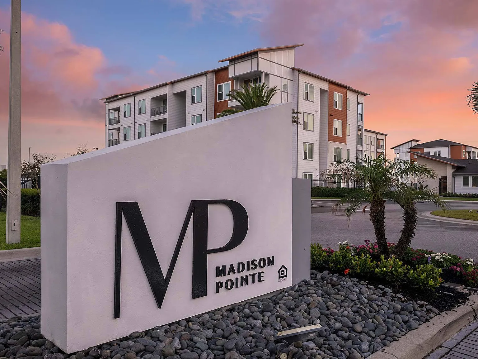 Madison Pointe Apartments — Photo 1