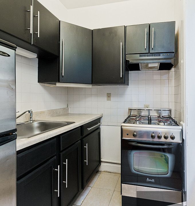 2nd image of 604 Halsey St APT 3B