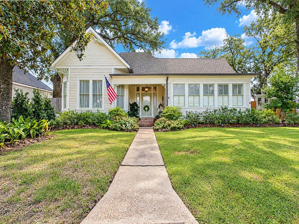 1st image of 1002 Iris St