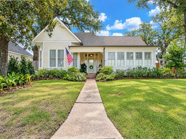1002 Iris St, Lake Charles, LA 70601